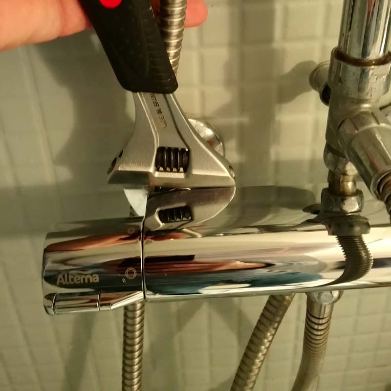 Remplacement-robinet-thermostatique-douche-anatole-rauzier remplacement douche plombier pays basque landes